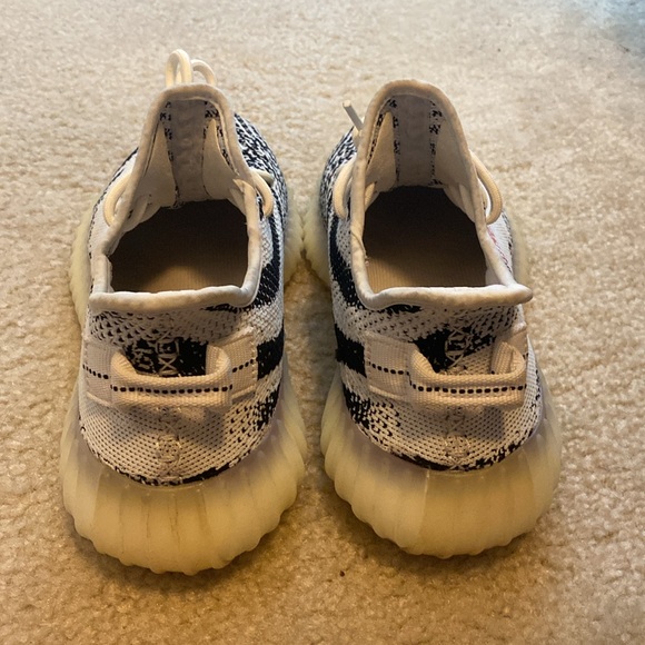 YEEZY BOOST 350 V2 Zebra Women’s 7.5 - Picture 3 of 7